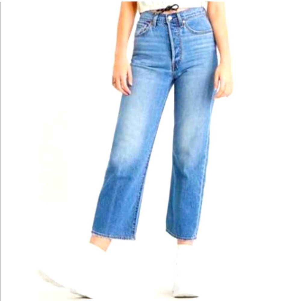 Levi’s Ribcage 32